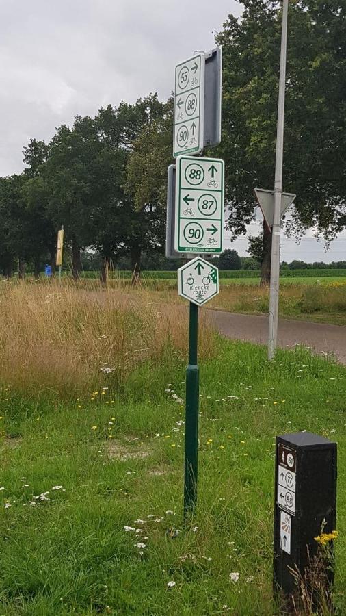 Logeerruimte In Gerenoveerde Boerderij In Wachtum Apartment Luaran gambar