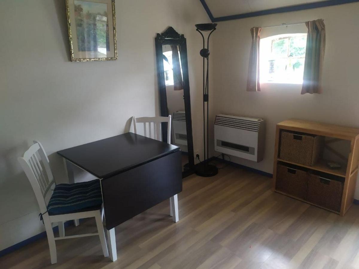 Logeerruimte In Gerenoveerde Boerderij In Wachtum Apartment Luaran gambar